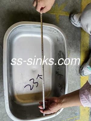 캐비닛 하부 장착 스테인레스 스틸 부엌 싱크 220mm 깊이 싱크 공급 업체 및 제품 깊이 220mm